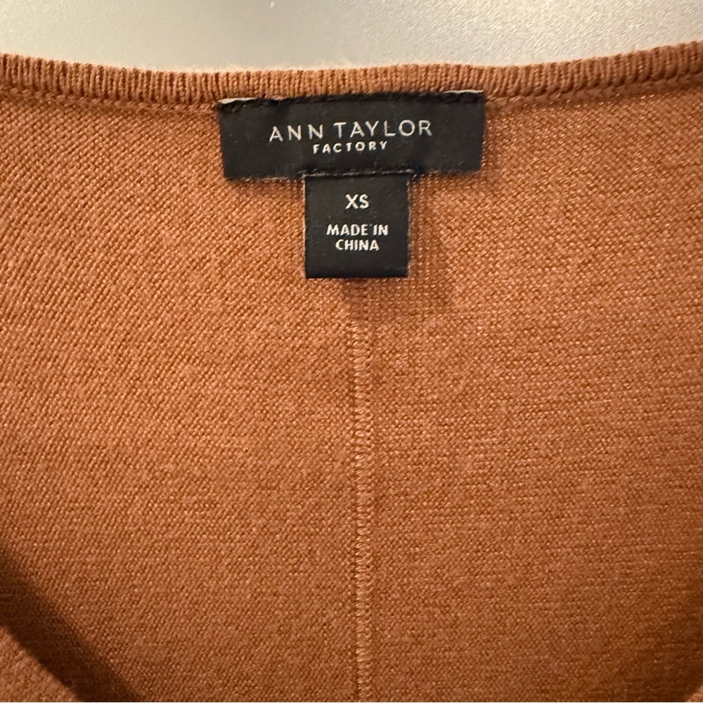 5 for $25!! Ann Taylor Factory Camel Color V Neck Sweater XS - Picture 6 of 8